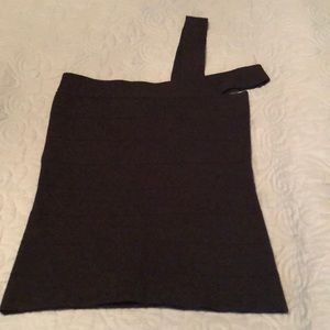 Sleeveless fitted black top
